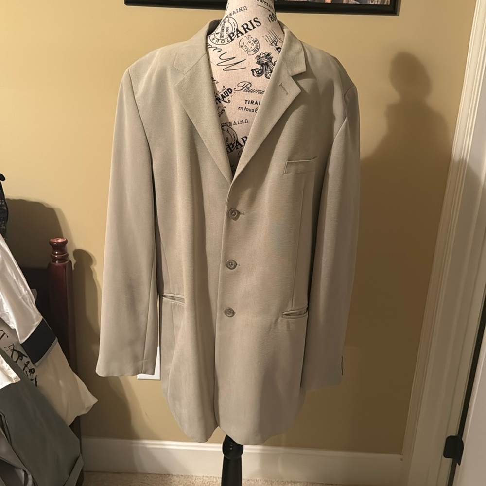 Beautiful 2 Piece suit. 46L with slacks 38/32. Nice Rayon and polyester.